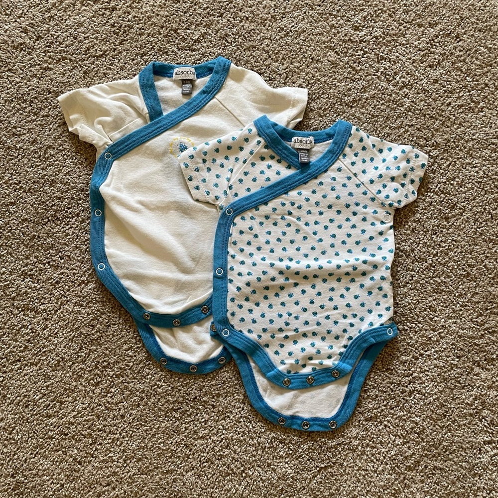 Baby bodysuits size 0-3 months